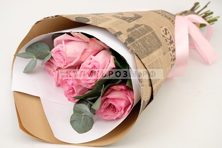 Букет роз Три плюс два купить в Москве недорого